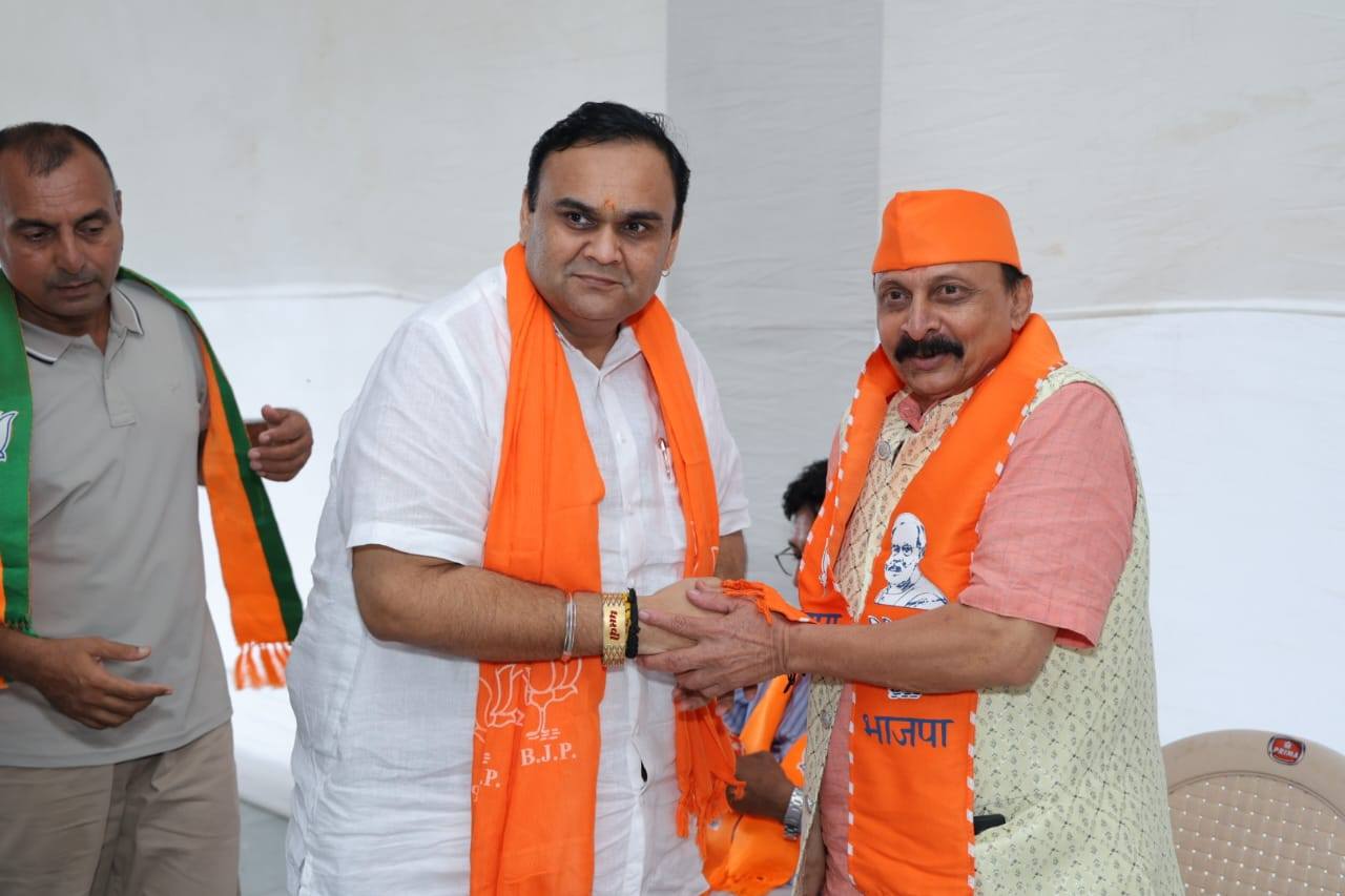 તા.૨૫-૦૬-૨૦૨૫ ના રોજ ભારતીય લોકતંત્રના કાળા અધ્યાય સમાન કટોકટી લગાવ્યાના ૫૦ વર્ષની પૂર્ણતા અવસરે સંવિધાન હત્યા દિવસ નિમિત્તે સંવિધાન અને લોકશાહીના મુલ્યોના જતન માટે સુરત જિલ્લા કાર્યાલય ખાતે બેઠક યોજવામાં આવી.